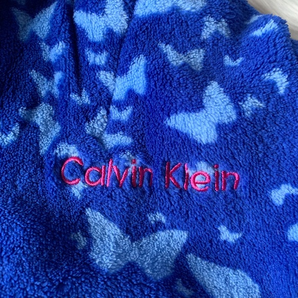 🎊Sold🎊Calvin Klein Girl Plush Bathrobe butterfly - Picture 4 of 6